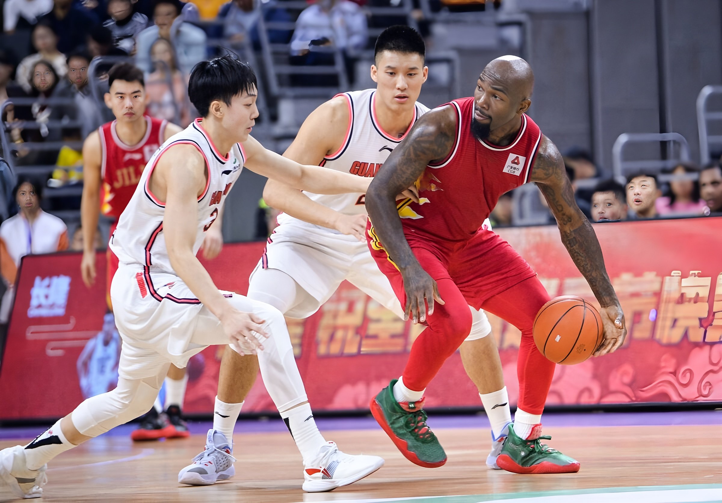 开云中国-深圳男篮手感冰凉备战葡超辽宁本钢今夜防线松动，比利亚雷亚尔赛后强势反弹都惊呆了