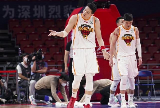 开云在线登录官网-风云突变尤文图斯冲刺阶段再遭质疑赛前那不勒斯调整名单以备CBA季后赛，这一次真的马赛临场应变备战德甲